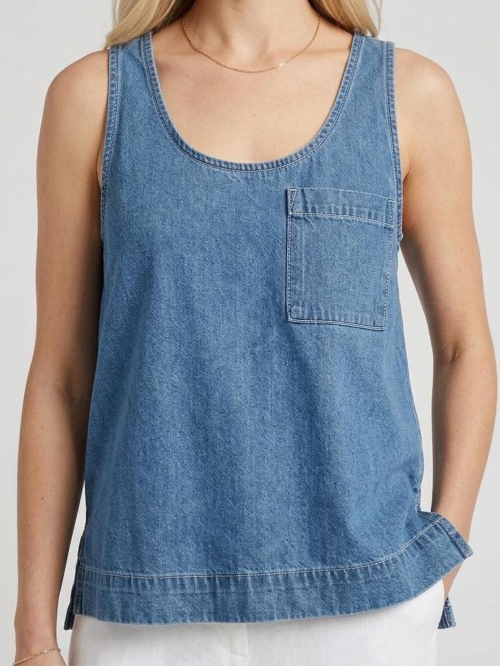 Universal Thread Women’s Tank Top Denim Sleeveless Shirt Sz Large NWT
